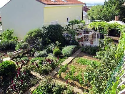 Laura Apartament *