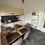 Laura Apartament *