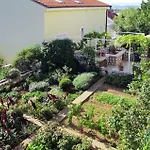 Laura Apartament *