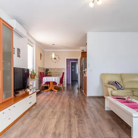 Apartman Laura Apartment *