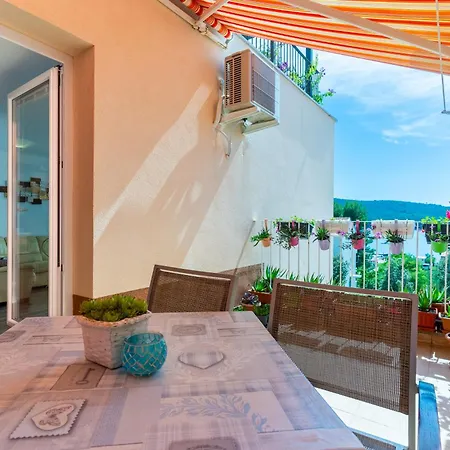 Apartman Laura Apartment Cres
